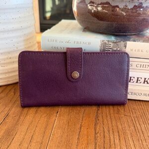 Portland Leather Goods Women’s Bifold Leather Wallet Plum | Suede | Zipper